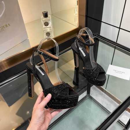 Aquazzura 2024 新款凉鞋 代购品质这双高跟防水台水钻走秀凉鞋，简直是魅力的终极武器！水钻熠熠生辉，如同梦幻的星河铺陈在鞋面上。防水台稳固又安心，高 - 点击图像关闭
