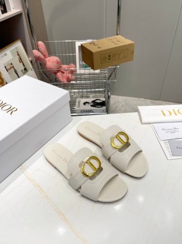 工厂p价 女装女鞋 运动原单 Dior迪奥 最新款上线 鞋面饰金属 Cd 标志突显版型 经典优雅的设计可与各式造型 非常极致完美的搭配 这个夏天不容错过的百搭单