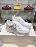 p女 男 Alexander Mcqueen 亚历山大麦昆 春夏男女Sprint运动情侣款 鞋侧面饰有时尚个性刺绣字母Seal Logo标志 全皮工艺 高版本油