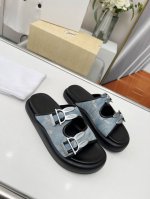 高品质出厂 ！小众潮牌The Row夏季兔年款限定休闲萌拖 兔子五金扣饰简易拖鞋！ 这款鞋子给人一眼看去就有种萌萌可爱的感觉，上脚真的很好看，重要是好穿，又撑得