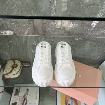 Miumiu 半拖帆布小白鞋简约高级厚底饼干小白鞋，好看又百搭，爱了爱了。码数：35-40
