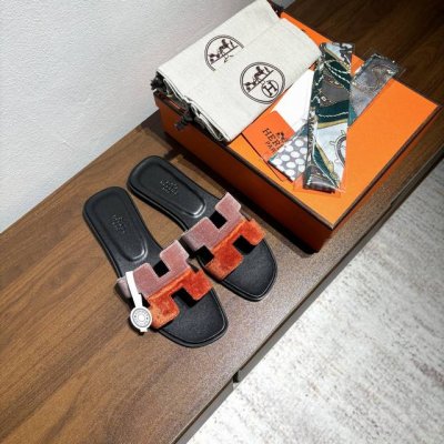 出厂价pp： 赠送随机搭配丝巾 品牌：Hermes官网最新绒面 编号：H0 1 颜色：桔色淡粉 码数：35-40全码 34 41 42定做不退不换 鞋面材质：绒