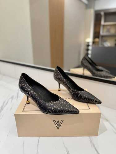 出厂 Vanda Novak来自意大利品牌 全网独家 耗时3个月研发 鞋跟独特设计酒杯 重磅系列 众多联手意大利品牌 推出高级感满分的鞋款系列 火遍Ins神仙绝