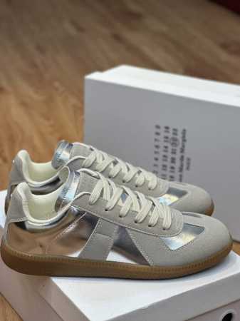 Maison Margiela 马吉拉德训鞋 鞋面牛皮 翻毛皮完美拼接 鞋底采用防滑橡胶大底 轻松驾驭正装休闲装 MM6 超级网红爆款 经典超值百搭 编 - 点击图像关闭