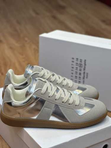 Maison Margiela 马吉拉德训鞋 鞋面牛皮 翻毛皮完美拼接 鞋底采用防滑橡胶大底 轻松驾驭正装休闲装 MM6 超级网红爆款 经典超值百搭 编