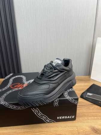 工厂价 Ｖｅｒｓａｃｅ.范思哲时尚皮革休闲运动鞋 常年热卖款 面料:头层牛皮 内里:羊皮皮内里 原版大底开模大底 尺码:38-45 45定做不退换 - 点击图像关闭