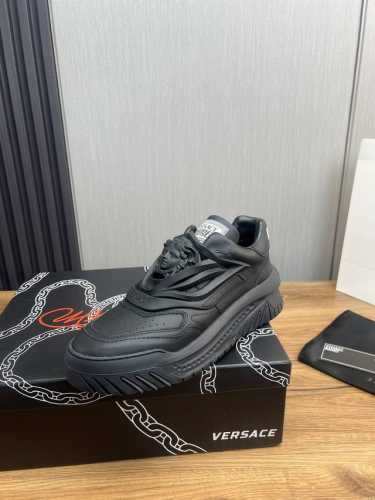 工厂价 Ｖｅｒｓａｃｅ.范思哲时尚皮革休闲运动鞋 常年热卖款 面料:头层牛皮 内里:羊皮皮内里 原版大底开模大底 尺码:38-45 45定做不退换