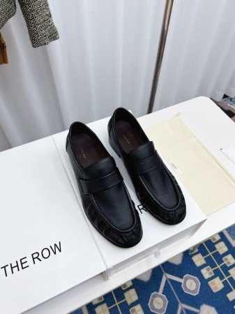 The row春夏爆款乐福鞋 可以暴走的平底鞋，复古的巧克力配色充满法式风情，极简设计理念，版型显瘦好穿颜值与实用性并存 鞋面：压纹牛皮 垫脚：牛皮垫 大底：注 - 点击图像关闭