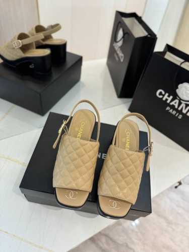 代购级 Chanel 24C春夏新品粗跟鱼嘴 中空 凉鞋系列 这一季山茶花系列真的超美 香奶奶家一贯的优雅名媛气质 高级感十足！上脚非常Nice～ 不管光脚穿或