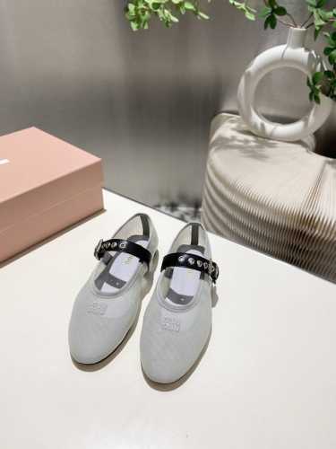 出厂价p 顶级品质 Miu Miu2025春夏玛丽珍镂空平底单鞋 鞋面:进口网面 垫脚 内里:进口山羊皮. 意大利进口牛皮大底 size:34-41. 34码4