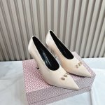 工厂p价 女装女鞋 运动原单 2025 Sss 重磅推出Givenchy 纪梵希 春夏新款 品牌标志性的一如既往地呈现复古优雅，各种造型都能轻松驾驭。 1鞋面：