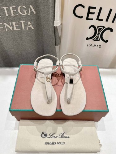 高版本出厂 Loro Piana* Lp 诺悠翩雅2025Ss夏季新款夹脚凉鞋 市场顶级品质 极简高级大方～高级而舒适的气息～ 夏天当然就得美美哒～ 上脚柔软舒