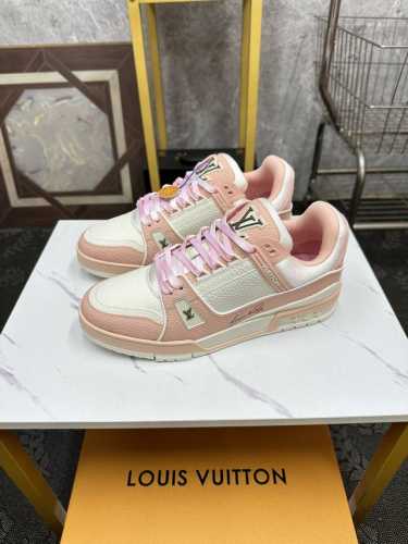 情侣款 Lv-路易威登 奢牌运动休闲鞋，进口原版牛皮材质，网布内里 高档舒适，原版大底轻盈耐磨！纯手工制作，细节决定品质！35-44。 38、45定做不退换 S