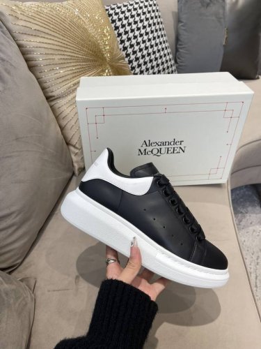 羊皮里 女 男 码数34-40 牛皮里 女 男 码数38-44 麦昆高品质顶级版Alexander Mcqueen 经典明星爆款百搭小白鞋 已升级，全新一代新楦