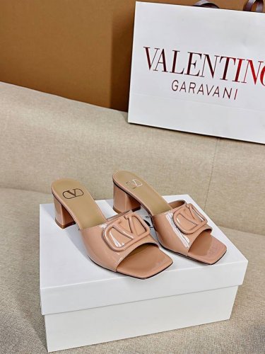 顶级版-真皮底Valentino Garavani Vlogo Cut-Out 25最新经典百搭V扣拖鞋 出厂 ────── 面料：顶级小牛皮 ────── 内