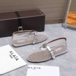 alaia 阿莱亚25Ss 走秀款平底网面鞋芭蕾舞鞋 风靡全球超火的平底鞋 章小蕙同款 甜酷芭蕾风 人气超高的一款芭蕾舞鞋 浪漫又迷人 舒适百搭配上不同款式 不