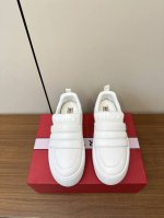 Rogervivier RV 2024ss新款Viv Golf钻扣小白鞋 面包鞋 梦中情鞋RV钻扣小白鞋！轻运动风潮来袭，简便运动鞋以鞋底花型图案令人眼前一亮。