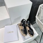 高品质出厂高 ！顶级品质 Dior迪奥25春夏新款罗马渔夫草编底凉鞋～顶级高版本原版1：1复刻各方面细节非常极致到位力求零误差！ 夏日沙滩度假必备单品，极简风格