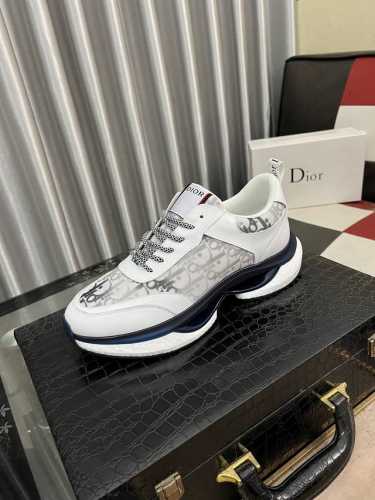 出厂价 Dior 迪奥最 2024新款精心打造，引爆全场！不断创新的国际品牌 此款男士四季休闲鞋，原版版本，鞋面采用牛皮面料 ，皮垫脚真爆超轻大底，透气舒适以质