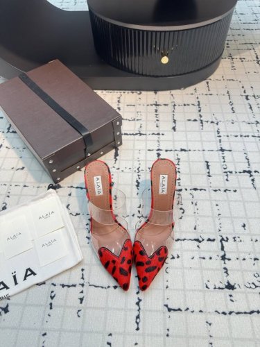 顶级版本新款最新爆品小红书火推Alaia High Love爱心细跟凉拖系列！ “Designerofdesigners”更影响着很多人的风格！这些Alaia的