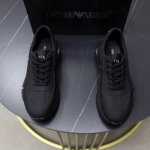 出厂价pp： 品牌：阿玛尼 标准码：38-44 45订做 等级：官网同款 材料：原版皮料拼接品牌布匹 舒适透气内里 轻便耐磨运动大底 款式类别：男士时尚休闲鞋