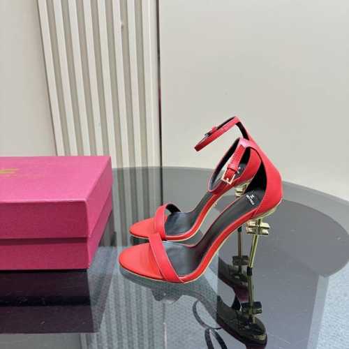 试试不一样的Elisabetta Franchi高跟鞋 一个轻奢品牌 Elisabetta Franchi Elisabetta Franchi绝美高跟时装秀场