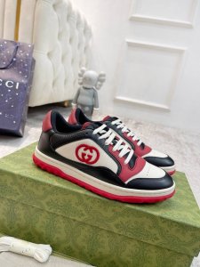 35 40 38 44Gucci 休闲鞋 早春爆款推荐，原版鞋底、原版面料、原版套楦工艺一比一折骨复刻！重工刺绣追求极致！ 面料：意大利进口头层牛皮 内里：原版