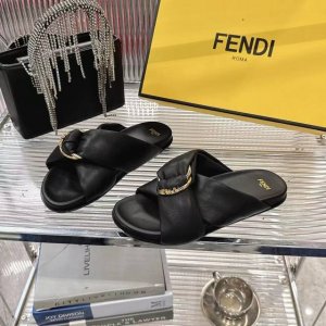 工厂p价 女装女鞋 运动原单 Fendi 25Ss 芬迪系列平底拖鞋 每年必备Ff拖今年还加了新的系列，美到无法言喻 绝好的穿着舒适感可是经典必备，各种风格搭配