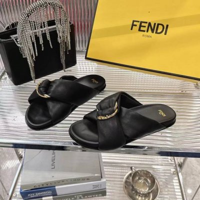 工厂p价 女装女鞋 运动原单 Fendi 25Ss 芬迪系列平底拖鞋 每年必备Ff拖今年还加了新的系列，美到无法言喻 绝好的穿着舒适感可是经典必备，各种风格搭配