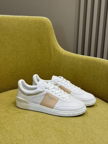出厂 顶级版 valentin O Ss24 New Arrival v家 春夏德训鞋新品 情侣款 舒适好穿经典百搭不挑人 小牛皮材质 质感拉满 恰到好处的细节
