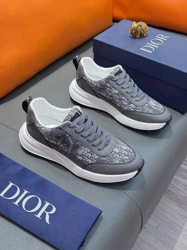 商品名称：Dior 迪奥 实价： 正规码数: 38-44 休闲鞋 商品材料：精选 牛皮鞋面，柔软羊皮内里；原厂大底。