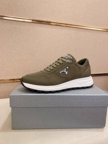 工厂p价 高版本 高品质新款prada 普拉达 专柜同步上市 新款男鞋 面料精选进口头层牛皮 纯手工工艺制作而成 内里:全牛皮内里 高端气垫开模防滑橡胶大底 精