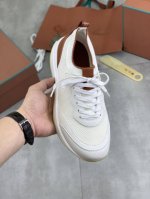 出厂价pp 实价高品质 最新款休闲鞋Loro piana 顶级正品级购买原版1:1复制 于1924年4月24日一手创立现有的Loro piana公司。家族经营至