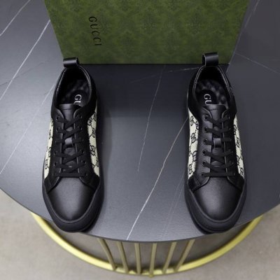 出厂价Pp： 品牌：古奇Gucci 标准码：38-44 45订做 等级：官网同款 材料：原版材料拼接 舒适透气内里 轻便耐磨运动大底 款式类别：男士时尚休闲鞋