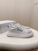男款 EMPORIO ARMANI阿玛尼 EA7 休闲 运动鞋 原版购入开发 做货 此款 EA7 休闲运动鞋在鞋侧面采用压花大鹰标LOGO，予以品牌感个性化诠释