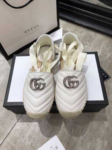 GUCCI 长期做货 最新！凉鞋绑带 色系一字渔夫鞋 市场顶级版本，官网同步，永不过时，超级舒适，四季都可以穿，上脚超美绗缝真皮徽标渔夫鞋。 鞋面：采用特殊进口