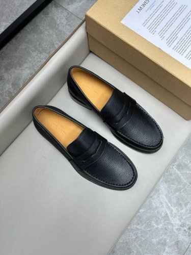 j.M.Weston经典商务皮鞋，男士系带商务皮鞋，进口原版牛皮，真皮大底，牛皮内里，牛皮内里让鞋子穿在脚上时尚又舒适。码数：39-44 38、45、46定做