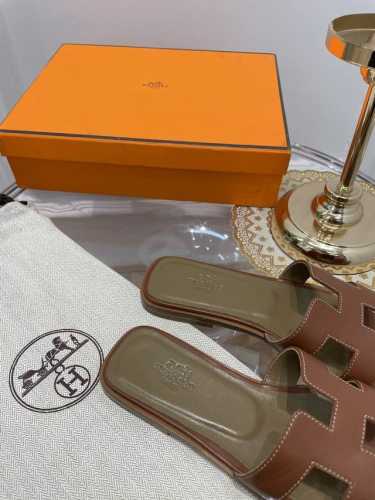 爱马仕 HerméS 经典 工 字拖 高品 原版工艺 经典棕色 款式经典 简约 此款主要对比的就是工艺 品质 爱马仕 HerméS 夏天开始不一样的夏天生活 爱