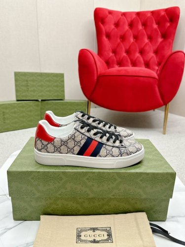 橙子出厂价p gucci 古驰 最新Ace系列饰织带运动鞋 休闲鞋板鞋 小白鞋 情侣款 自问世以来 Ace系列运动鞋延续品牌叙事 匠心成就主打单品 全新系列呈现