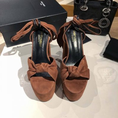 saint Laurent 圣罗兰 Ysl专柜主打款防水台恨太高绑带凉鞋。高端定制顶级品质。延续家族经典鞋面蝴蝶结设计，简约大气，防水台超高大粗跟让Mm轻松驾驭