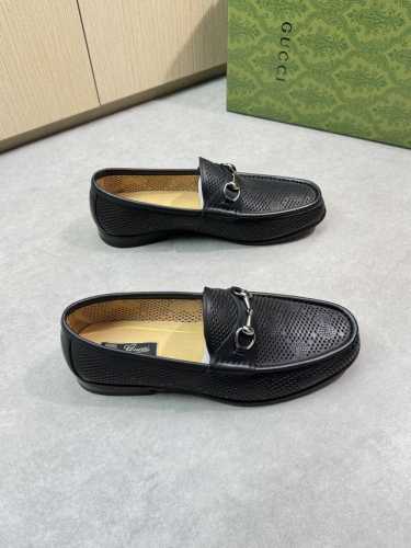 Gucci 古驰 -高端品质 原单正装皮鞋 -鞋面：纳帕小牛皮.激光打孔品牌图腾、金属扣件横担、鞋丹手工串缝马克线 -内里：水染牛皮 -大底： 超轻真皮 橡胶；