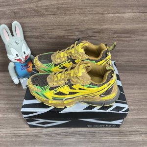 顶级版本Off-White Be Right Back 圆头系带休闲鞋男女同款黄绿。 一款名为“Be Right Back”运动鞋的跑鞋这款运动鞋的设计灵感来自