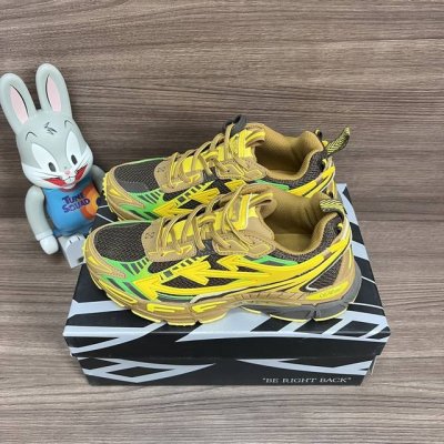 顶级版本Off-White Be Right Back 圆头系带休闲鞋男女同款黄绿。 一款名为“Be Right Back”运动鞋的跑鞋这款运动鞋的设计灵感来自
