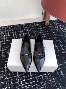 代购级 Celine 思琳 2025Ss新款凯旋门尖头平底鞋 性感气质尖头单鞋干净利落 超显腿细，无论是单穿还是搭配阔腿裤，高街又复古 一起来做Celine女孩