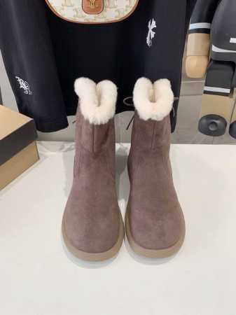 出厂价 UUG雪地靴 现货好拿 厂价 美媚必选，秋冬长装短装好配衣服，超显身材秋冬女性必备.保暖神器 源自澳洲，百搭2024新款，MRA级摩卡星羊毛，顶级品质. - 点击图像关闭