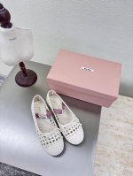 miu'miu 手工编织 玛丽珍平底单鞋 白色 编织 对版 平底设计 系列 Miu'miu 经典舒适 制作 原版一致 意大利真皮大底 高版本 面料 编织材质 原