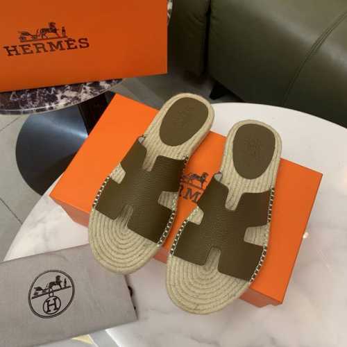 工厂P价 高端版本。Hermes 爱马仕 男士拖鞋休闲款，专柜对比质量 鞋面头层荔牛皮做工纯手工拉线，生胶透气防滑大底，内里透气舒适小绵羊羊皮，密度100％舒适