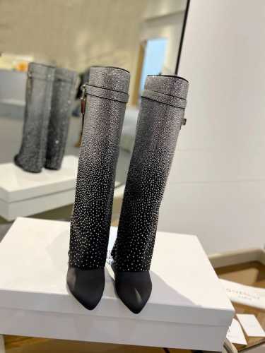 GIVENCHY 新款小奥钻高跟长靴，市面最高版本 纪梵希 锁扣 满钻五万多颗 风靡整个时尚圈 原版开发鞋型超级正 最高还原度鞋型 包裹性非常好 显瘦 显高级