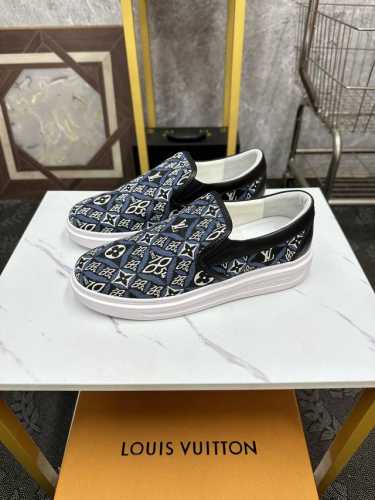 Lv-路易威登 经典款运动休闲鞋时下新品，采用牛皮配品牌印花面料舒适真皮内里。完美楦型，大方时尚的设计，吸引了众多消费者的追捧，码数：38-44 45定做不退换