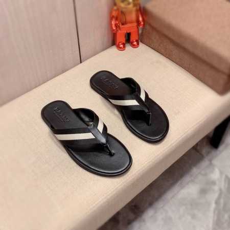 拖鞋: 新款: 厂价: 巴利bally* 系列拖鞋顶级代购男士同步发售，意大利进口织带原版精选牛皮，做工考究， ，鞋底： 超舒适 原厂特供原版底，独家双层活动成 - 点击图像关闭